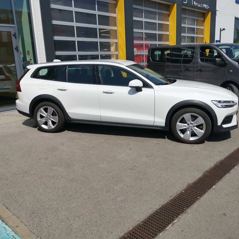 Volvo V60 Cross Country 2.0 Image 6