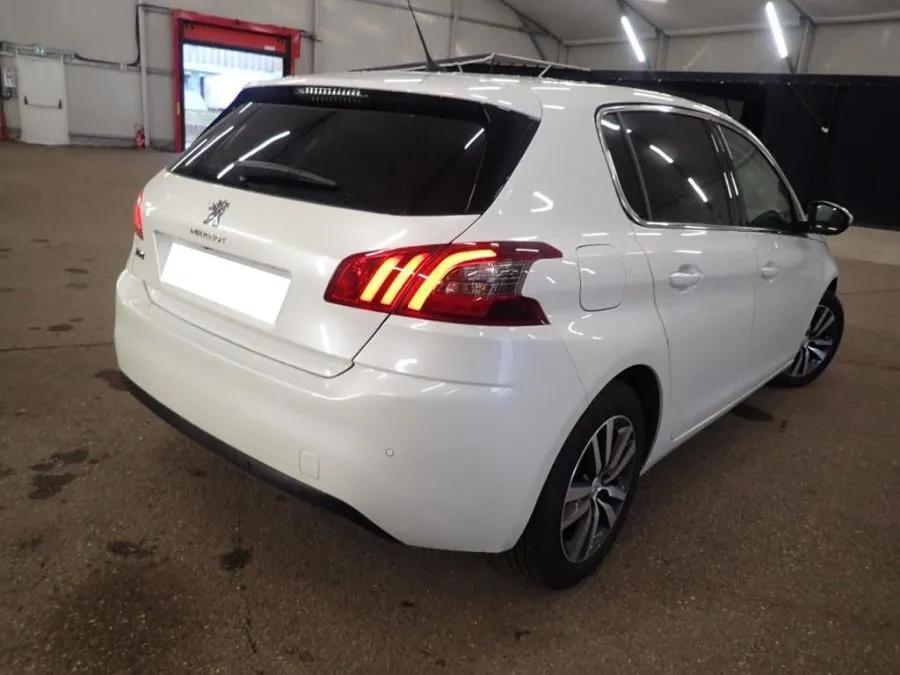 Peugeot 308 1.5 BLUEHDI 130 ALLURE BUSINESS EAT8 Image 2